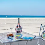 Waterfront Apartment With Seaview Balcony