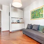 Central & Comfy Apartment With Veranda