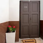 Room 4 - Lovely & Functional Studio