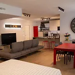 Eli\'S House