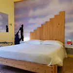 Red Carpet Rooms