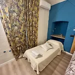 Quiet And Stylish - Bari City Center, Minutes To Station