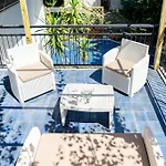 Lush Escape Suites - Hottube And Sauna