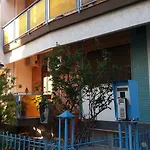 Tony\'S House