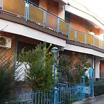 Tony\'S House