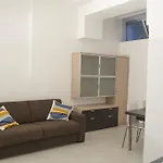 Tony\'S House