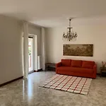 Dama House