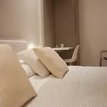 Nicola\'S Apartments