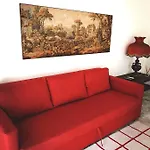 Dama House