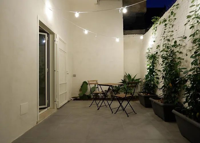 Bari Central Patio