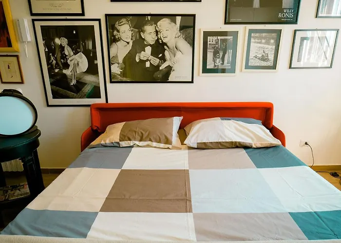 Hollywood Apartment Near Station With Parking
