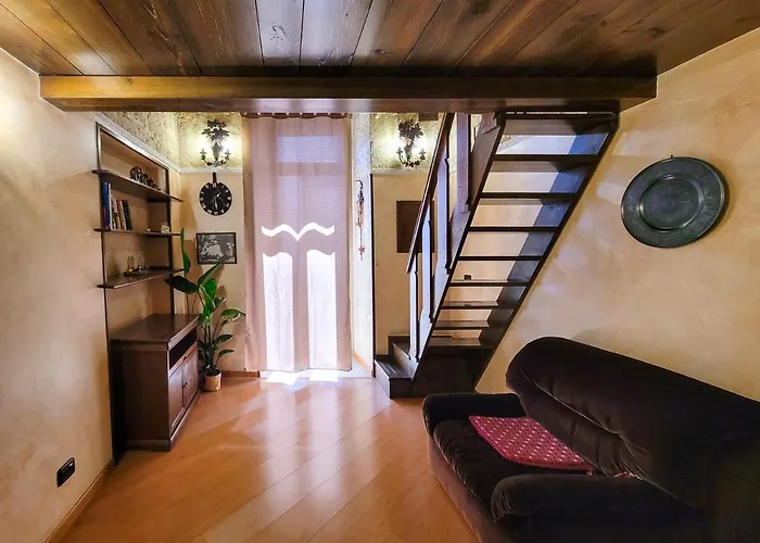 Cozy Classical Residence In The City Center