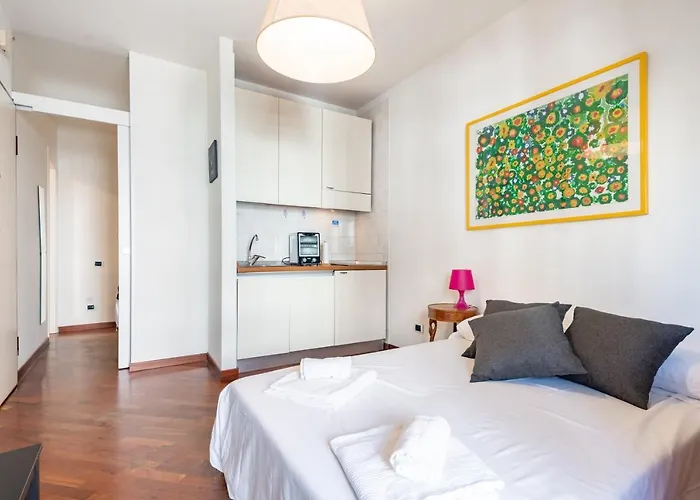 Central & Comfy Apartment With Veranda