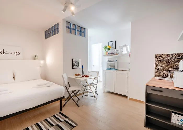 Room 4 - Lovely & Functional Studio
