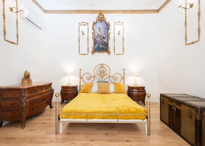 Historic Suite Next To The Castle