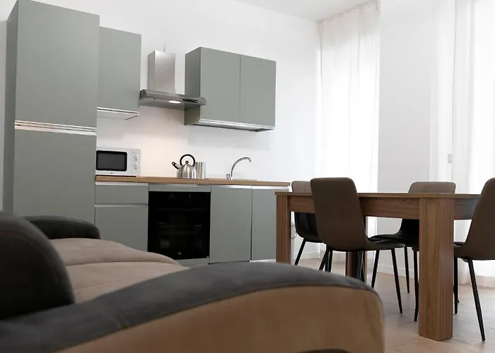 Adelphi Guest House 1