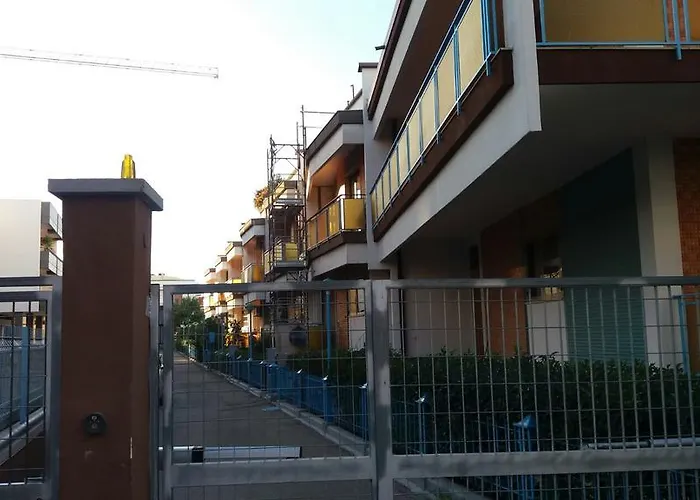 Tony\'S House