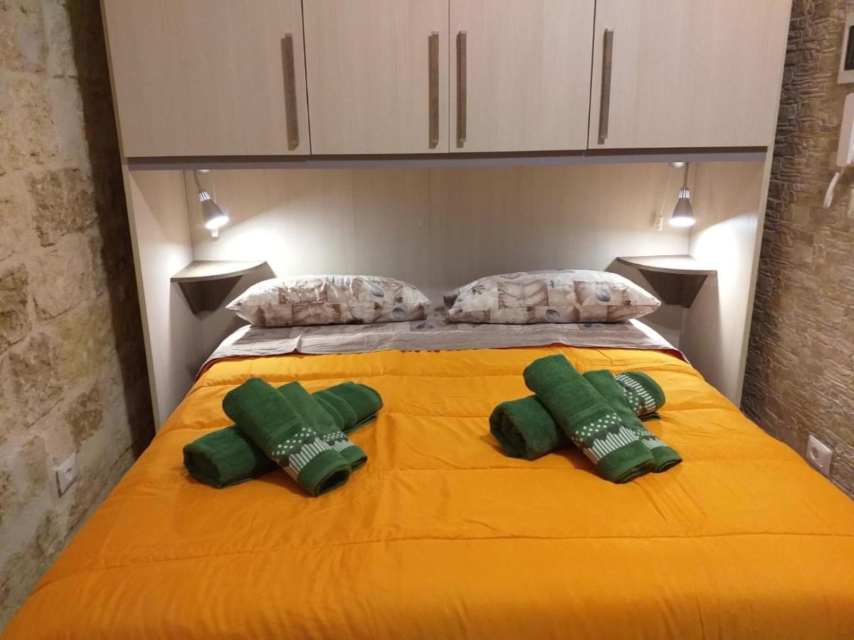 I Marchesi Del Grillo - Vicinanze Stazione, Campus, Policlinico Bed & Breakfast