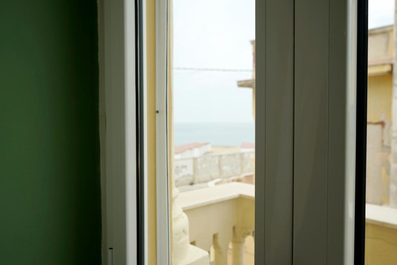Di Fronte Al Mare By Apulia