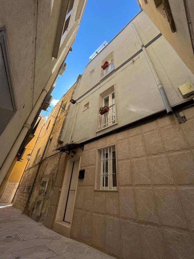 Aura * Bari
