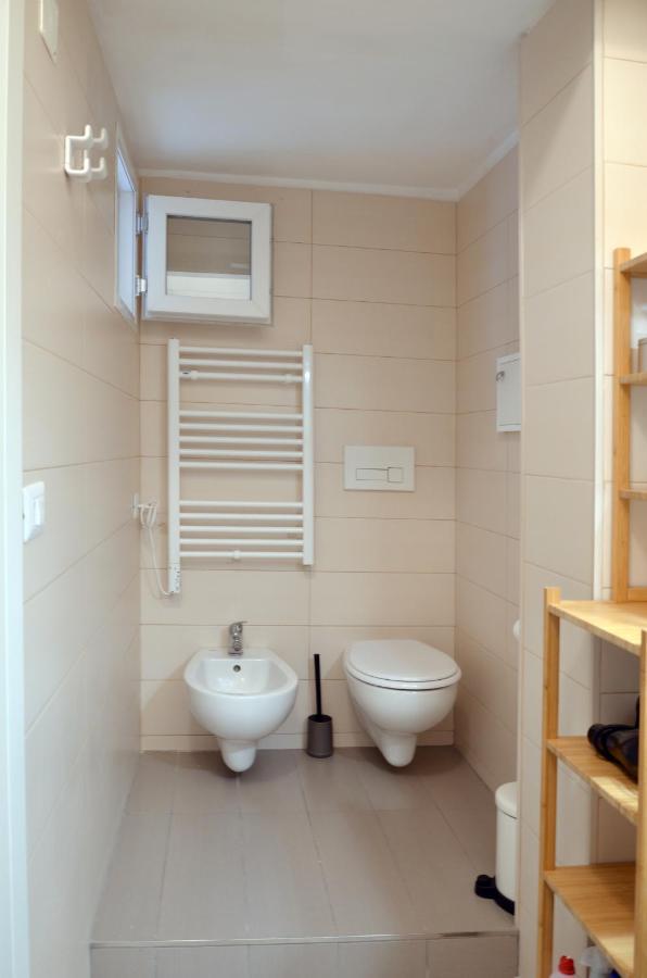 Meme Apartment *