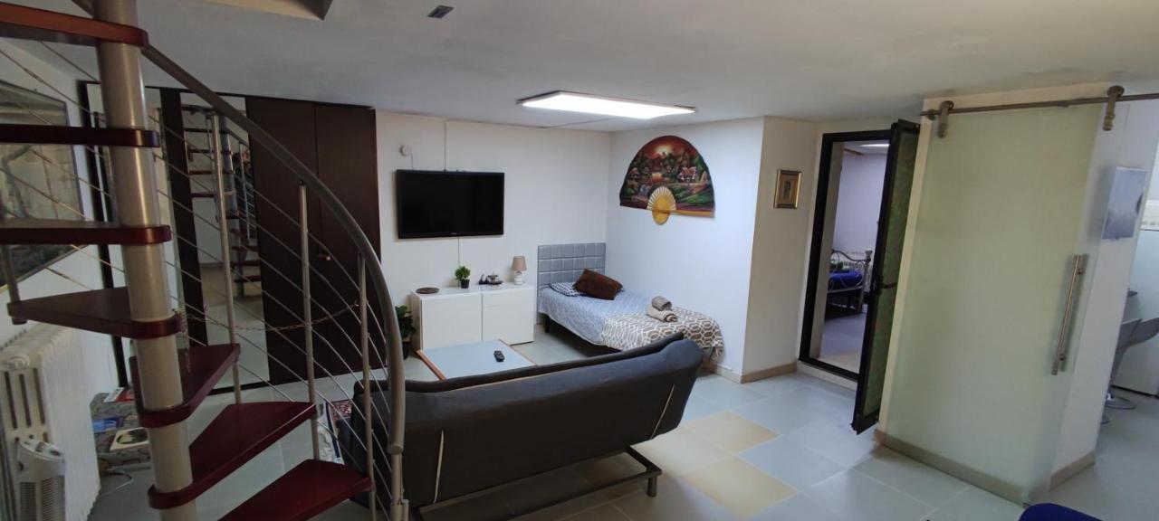 Apartment Private Flat By Old Town, Shops, Restaurants Bari