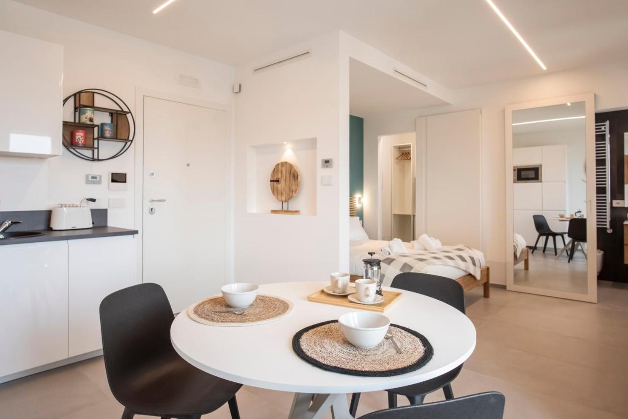 Gentile 46 Blu Luxury Flat *
