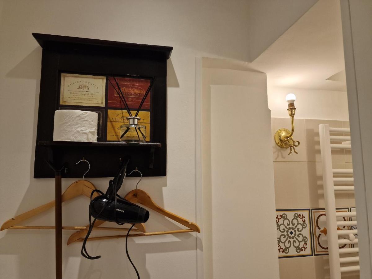 Di Paola Via Melo Apartment