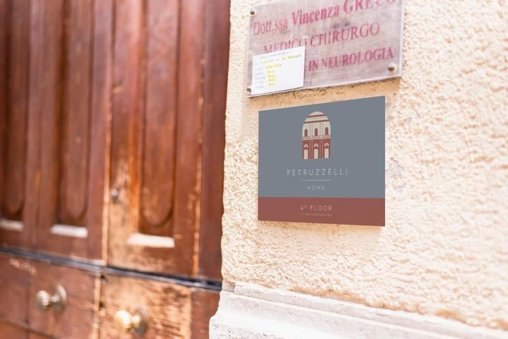 Petruzzelli Nyaraló *