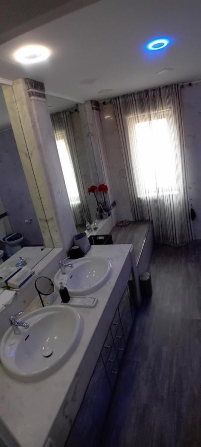 Suite184