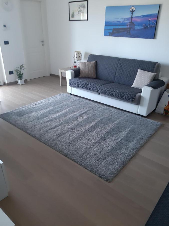 Apartment Boulevard *