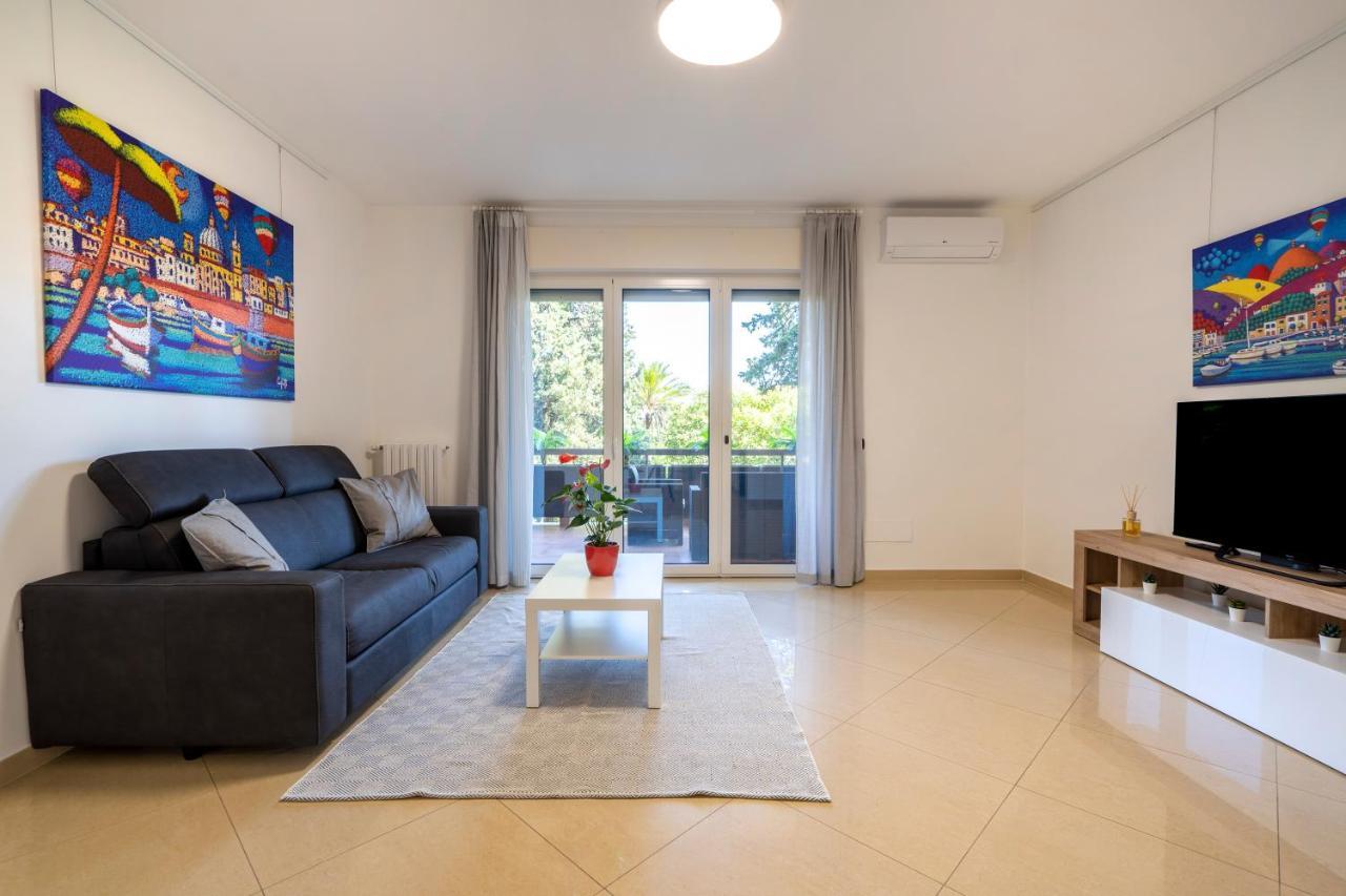 Boscoincitta With Garage And Whirlpool Tub Apartment Bari