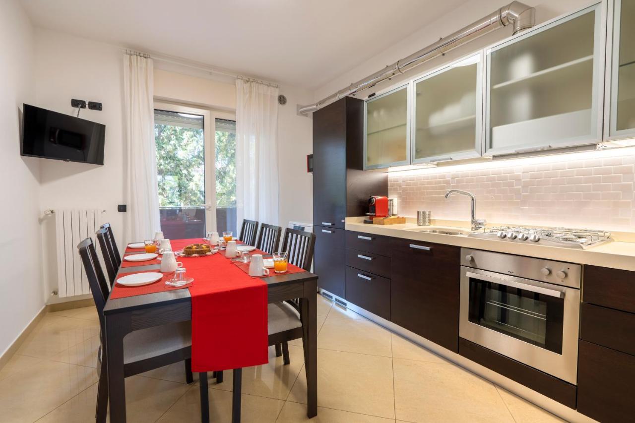 Boscoincitta With Garage And Whirlpool Tub Apartment Bari