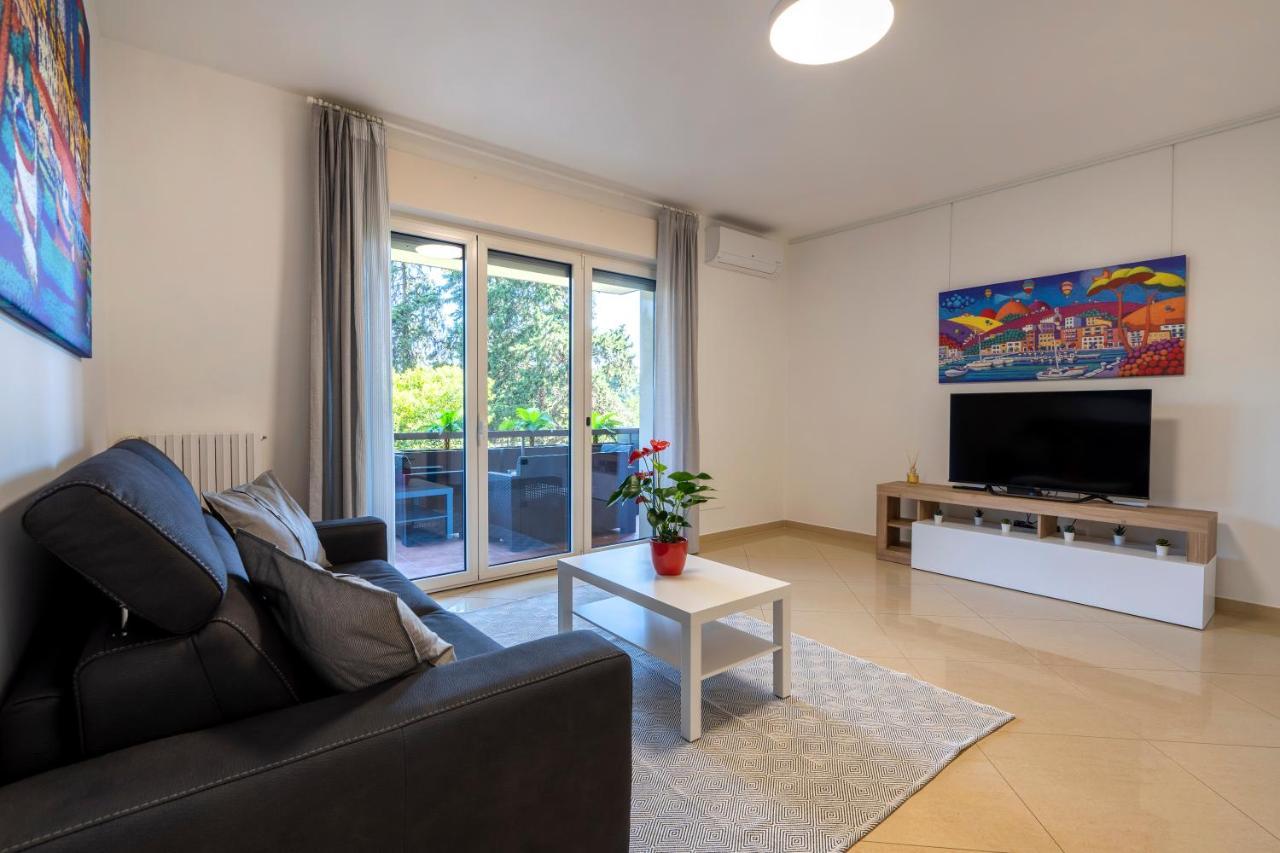 Boscoincitta With Garage And Whirlpool Tub Apartment Bari