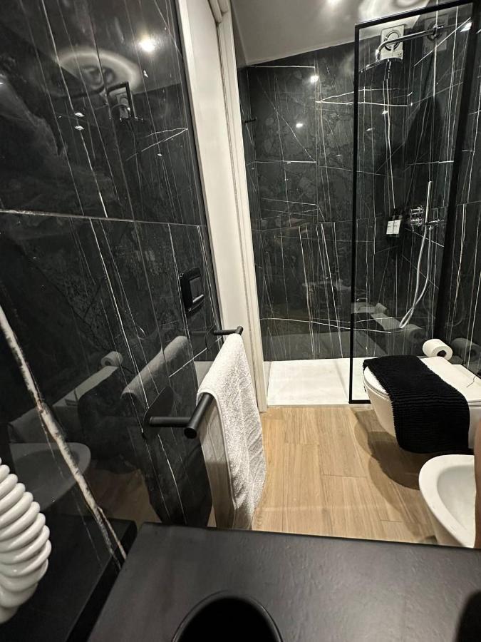 Black & White Luxury Guest house Bari