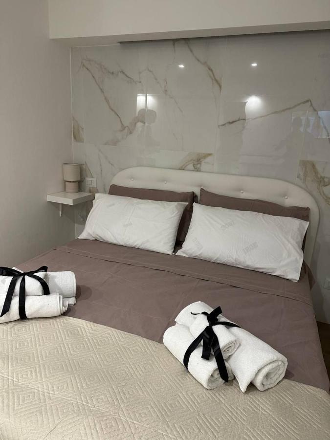 Black & White Luxury *