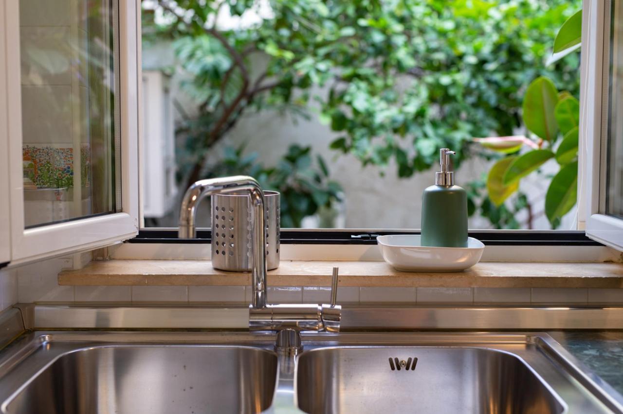 A Casa Di Anna - Charming House With Courtyard Apartment Bari