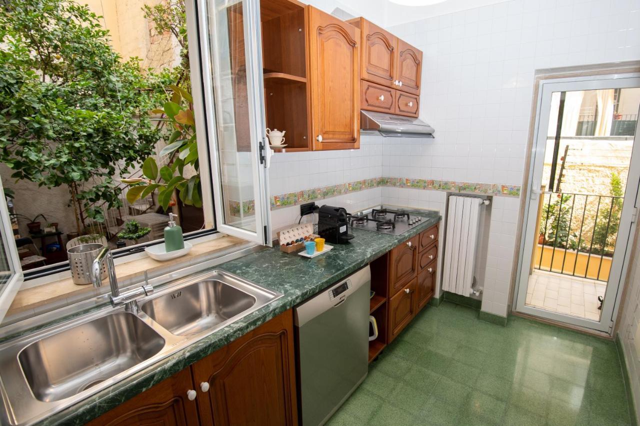 A Casa Di Anna - Charming House With Courtyard Apartment *