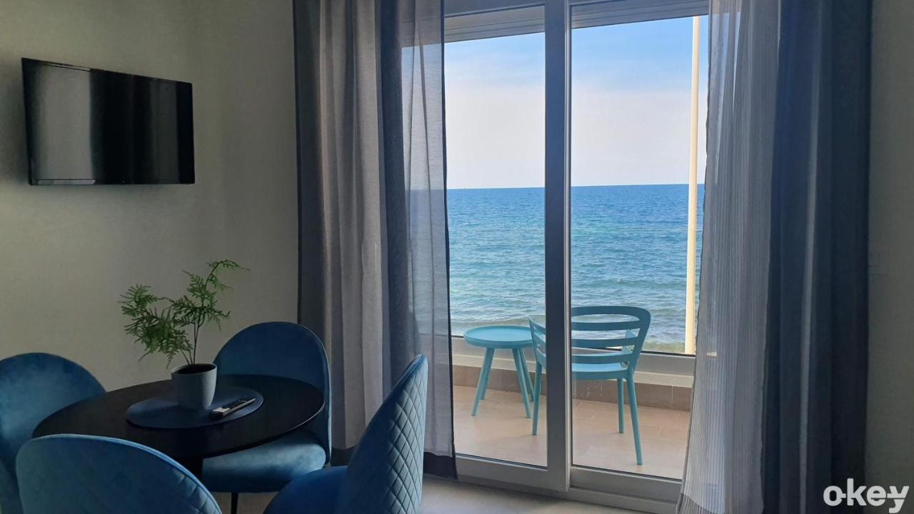 Mediterranea - Seaview, Pool & Garden Apartment Bari