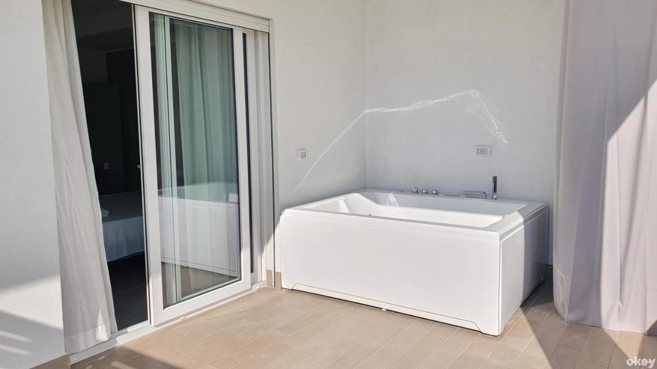 Mediterranea - Seaview, Pool & Garden Apartment *
