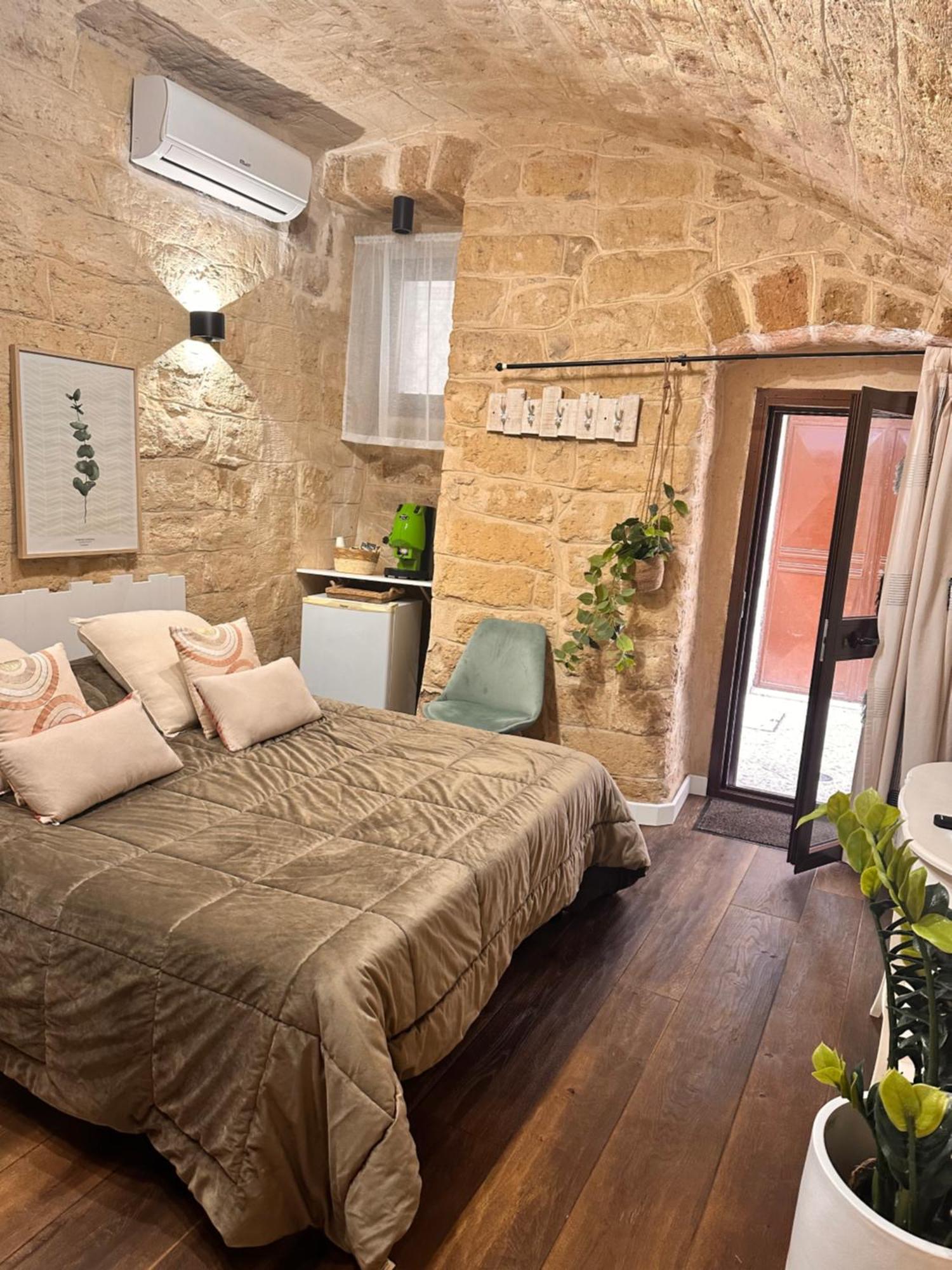 Sister Bed & Breakfast *