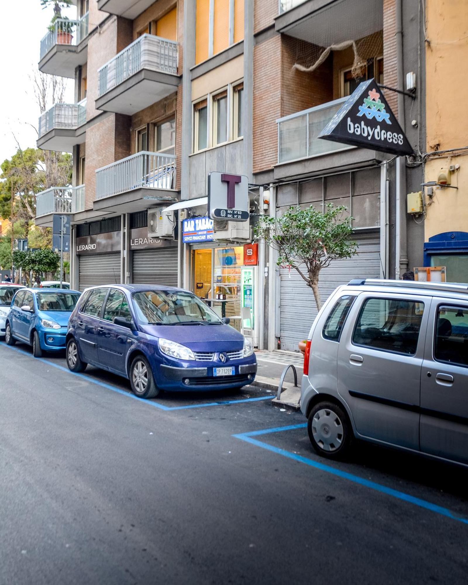 Manzoni 10 *