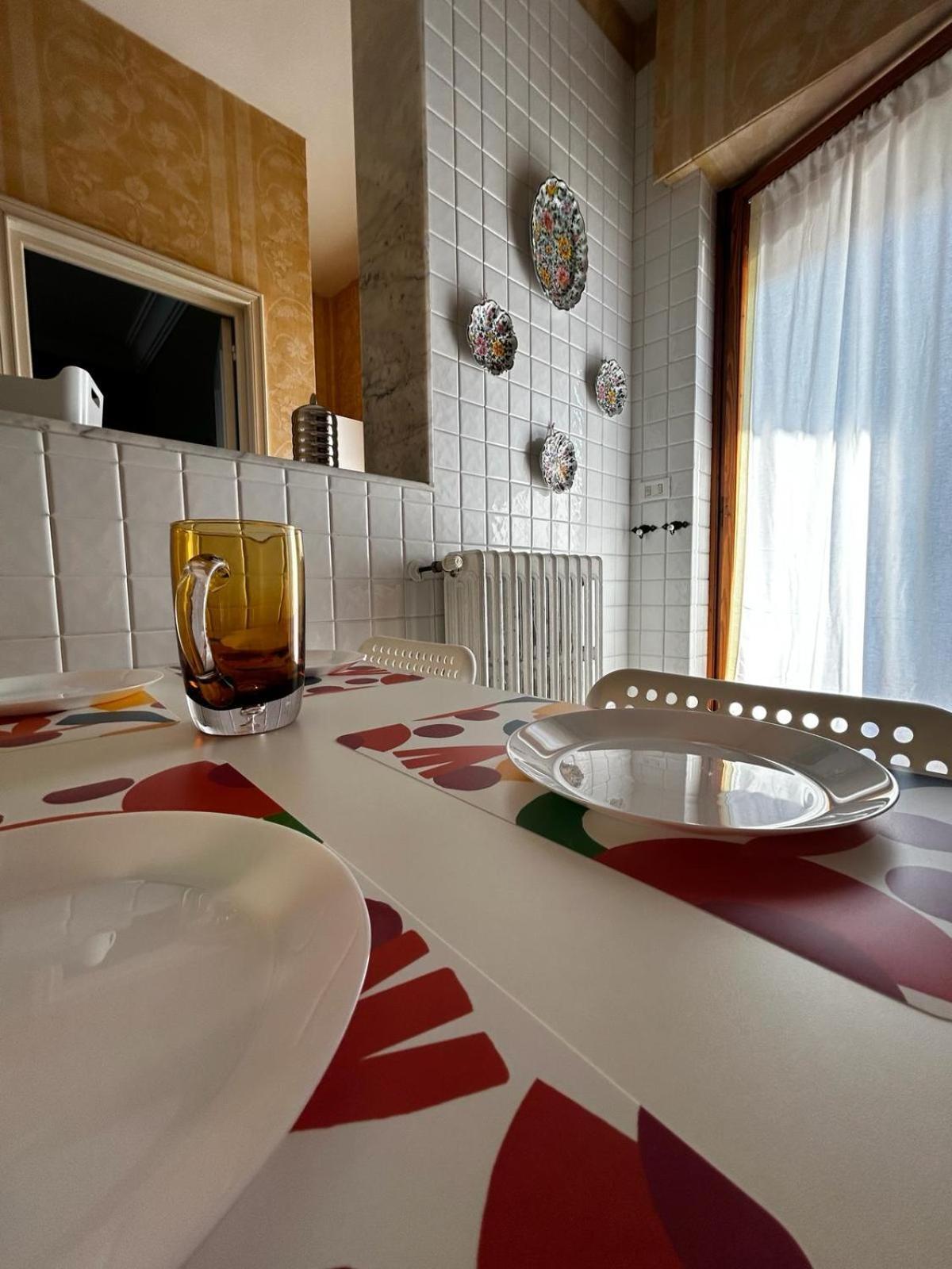 Front - 3 Bedrooms Appartamento Bari
