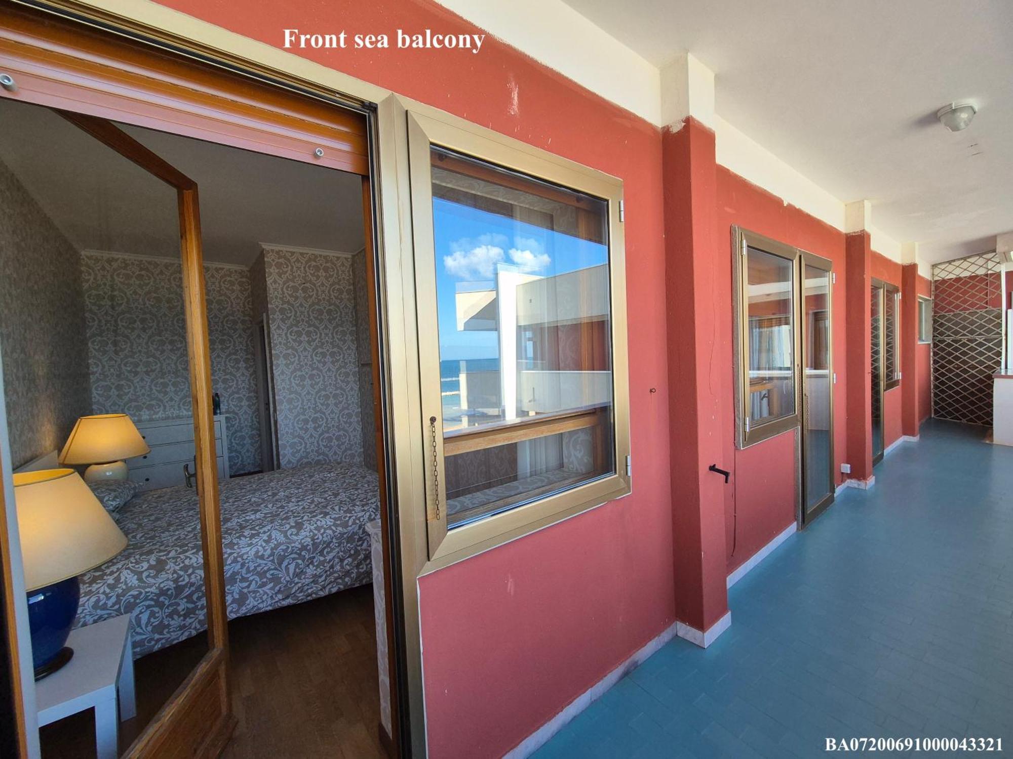 Front - 3 Bedrooms * Bari