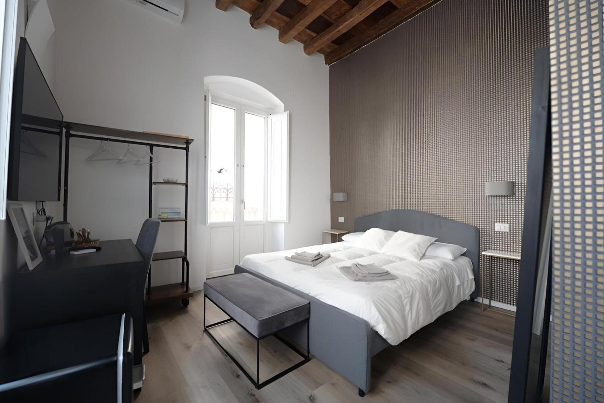 Landlord 8 - Finestra Sulla Cattedrale Guest house Bari