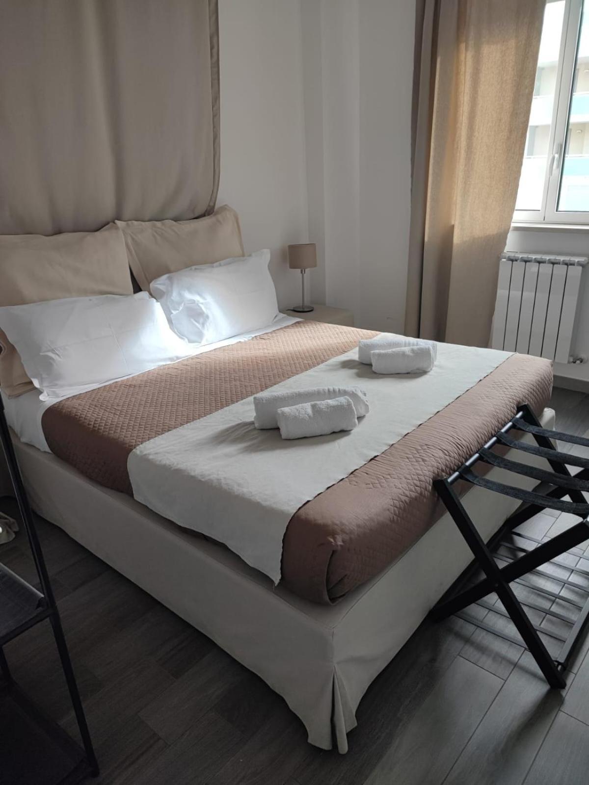 Airport Deluxe Bed & Breakfast *