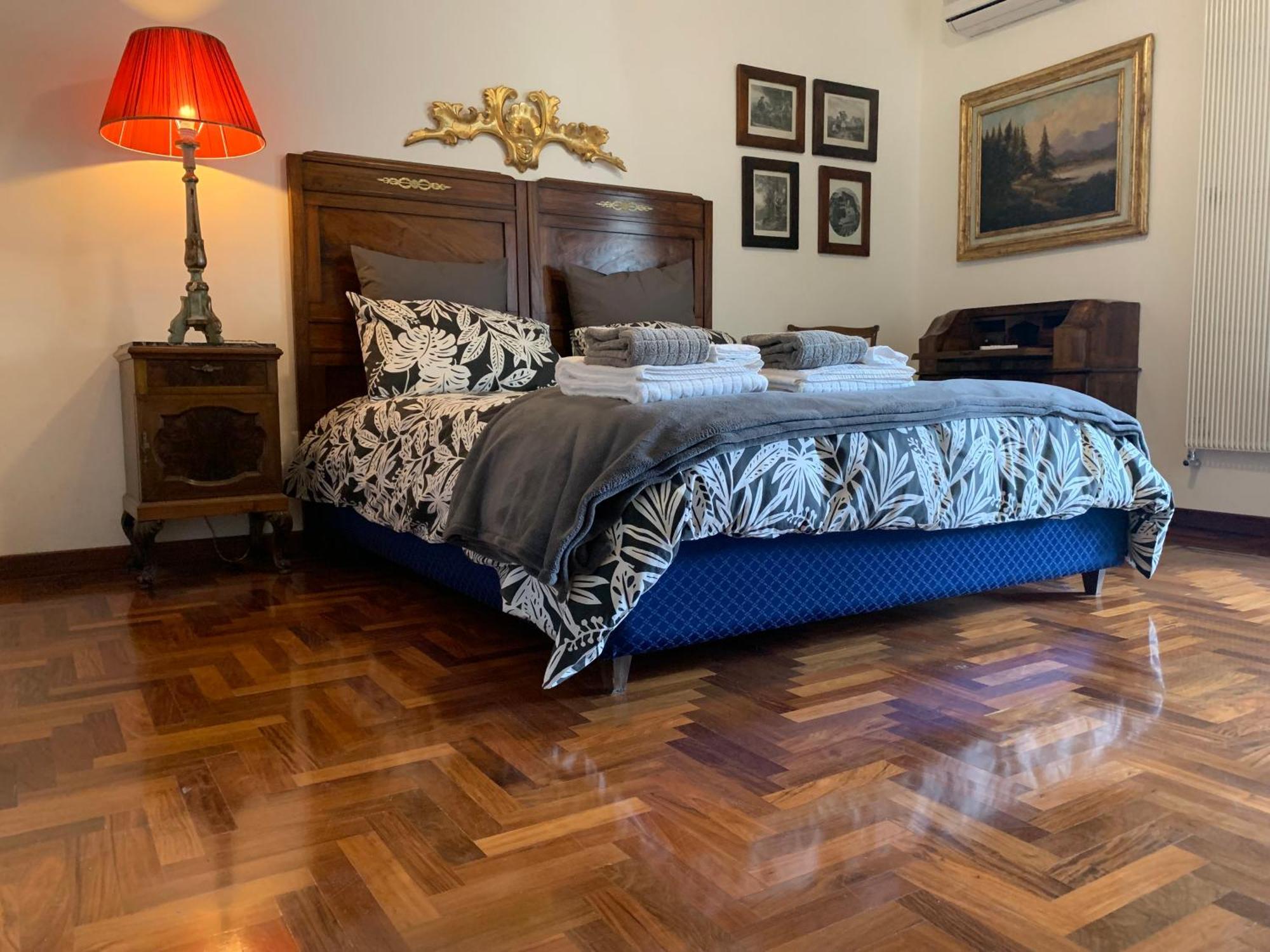 La Casa Di Emanuella - & International