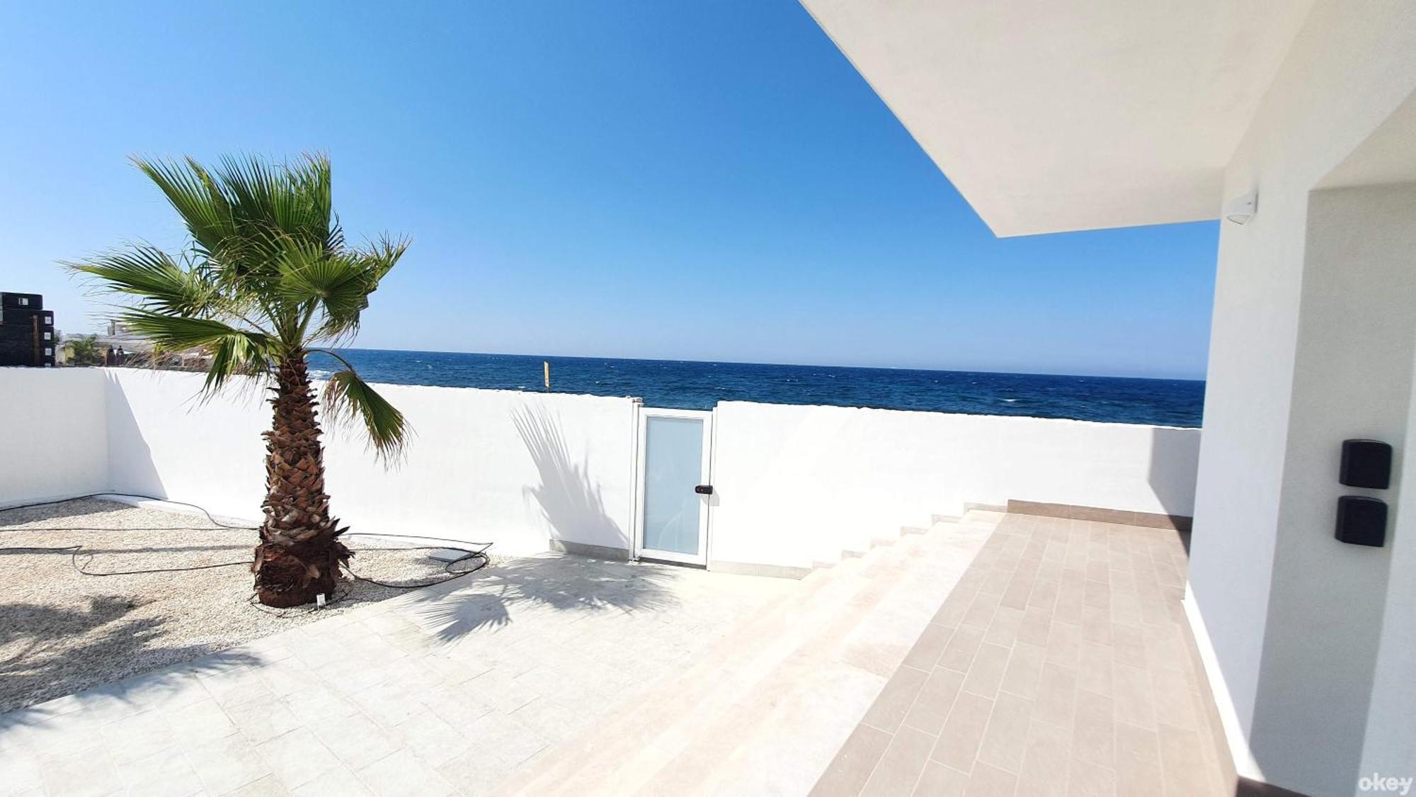Mediterranea - Seaview, Pool & Garden Apartment