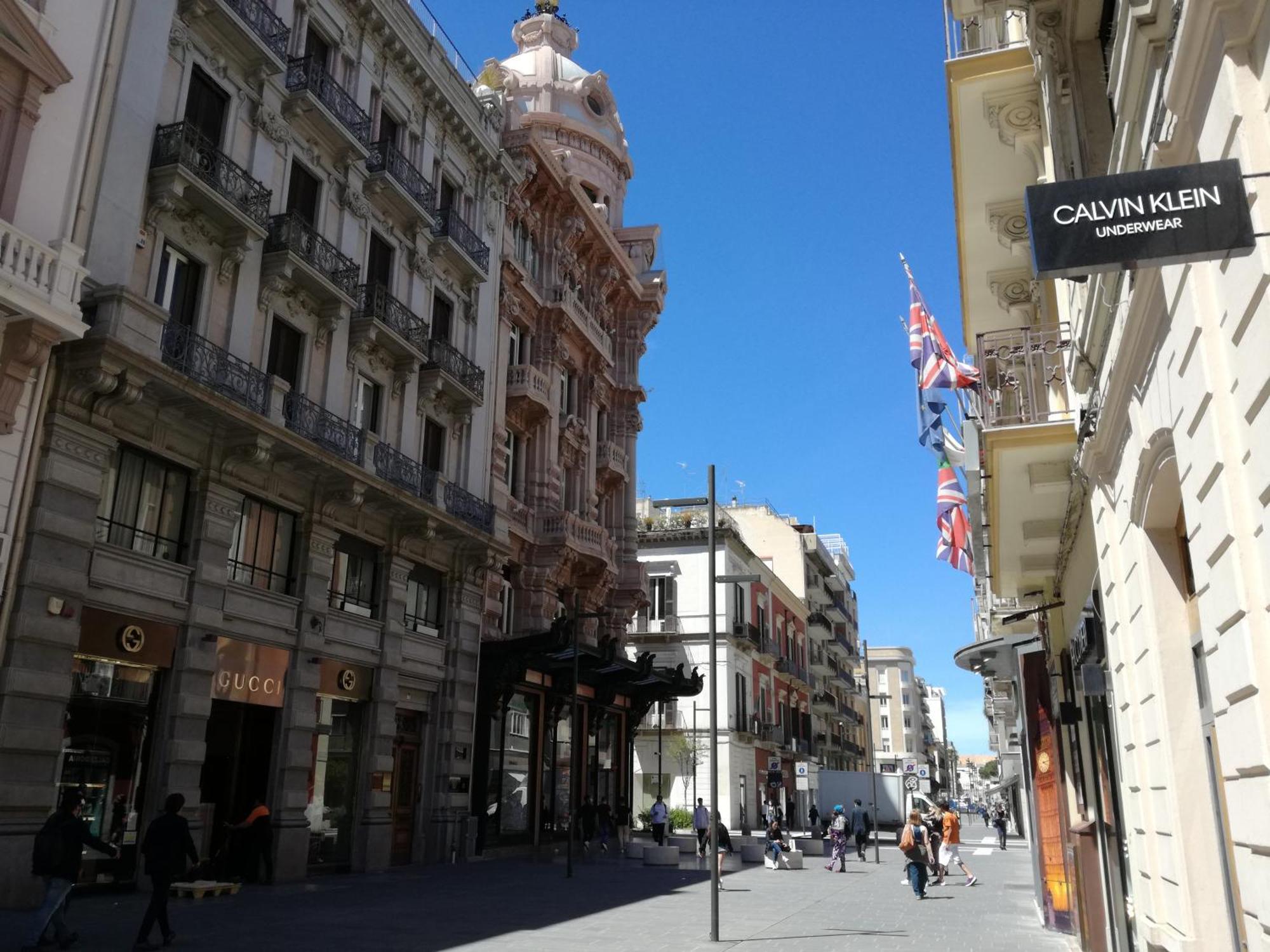Cosmopolitan-bari Acomodação com café da manhã  *