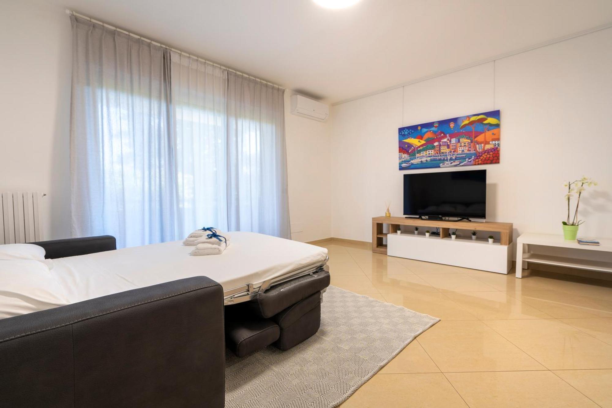 Boscoincitta With Garage And Whirlpool Tub Apartment